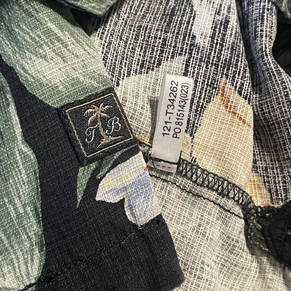 Tommy Bahama Black and Yellow Floral Shirt 100% silk - Picture 5 of 8
